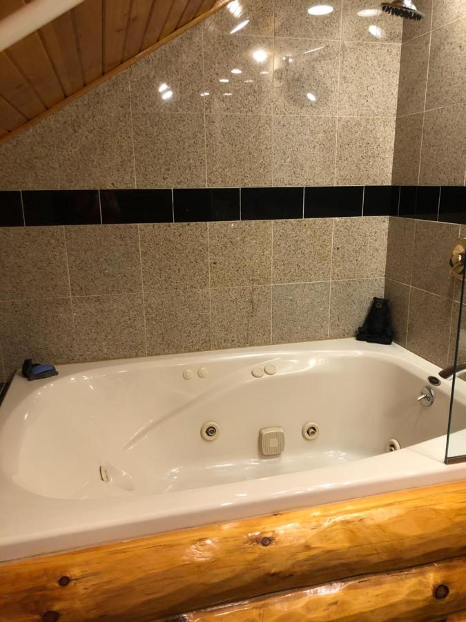 Black River Crossing Bed & Breakfast เบสเซเมอร์ ภายนอก รูปภาพ
