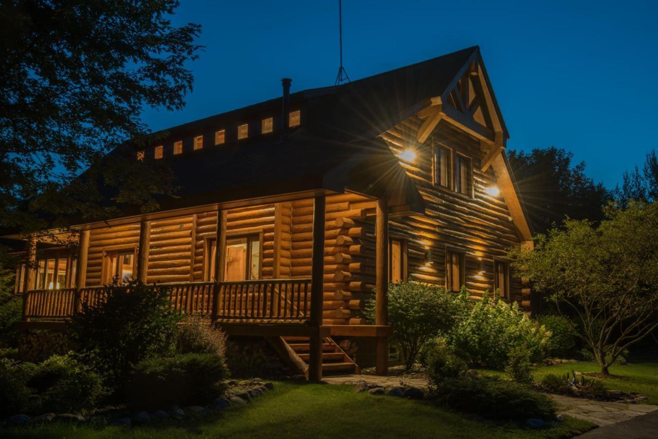 Black River Crossing Bed & Breakfast เบสเซเมอร์ ภายนอก รูปภาพ